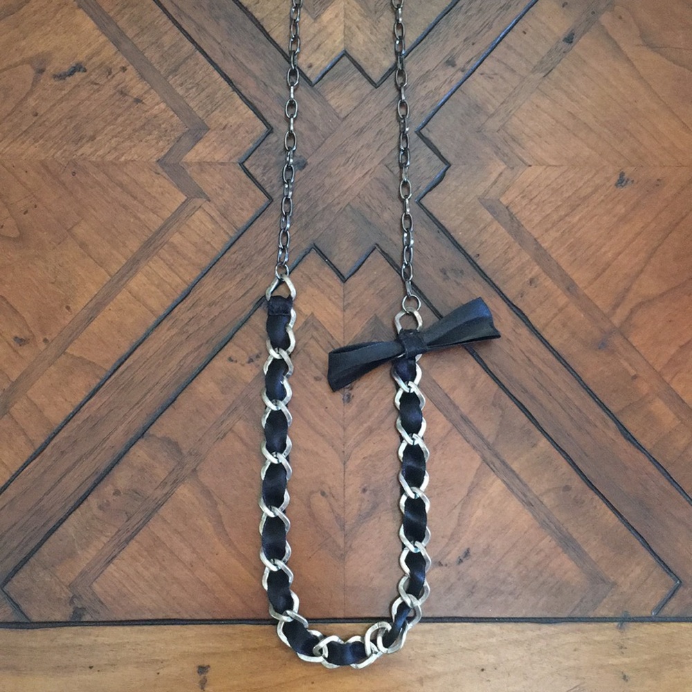 Chain necklace with ribbon and bow